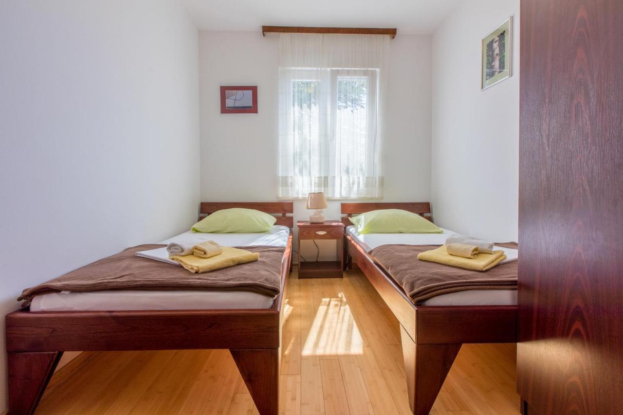 Apartments Robic Selce Exterior photo