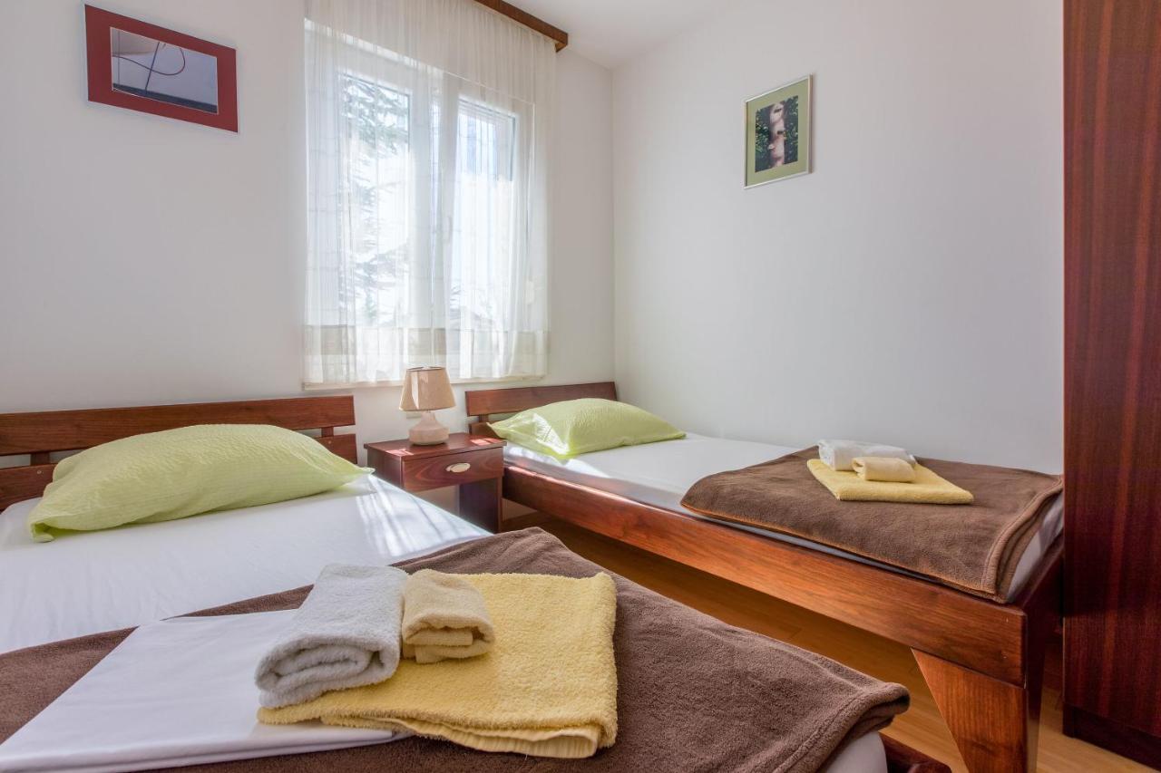 Apartments Robic Selce Exterior photo