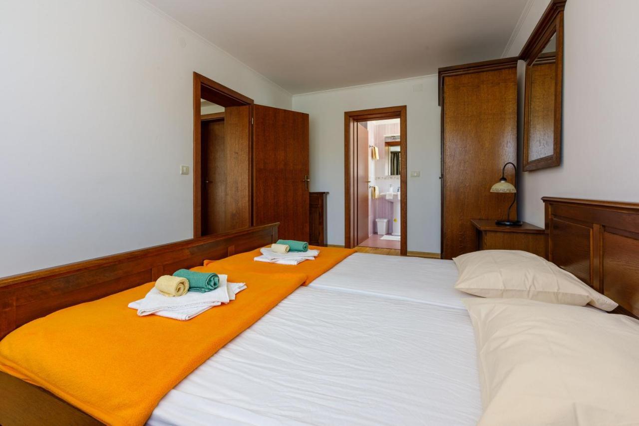 Apartments Robic Selce Exterior photo