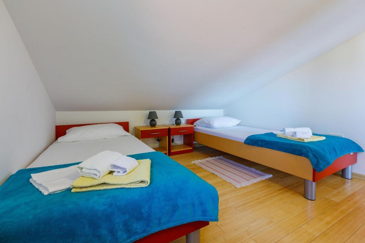 Apartments Robic Selce Exterior photo