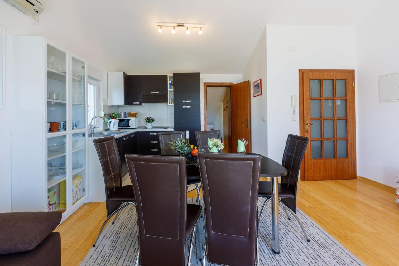 Apartments Robic Selce Exterior photo