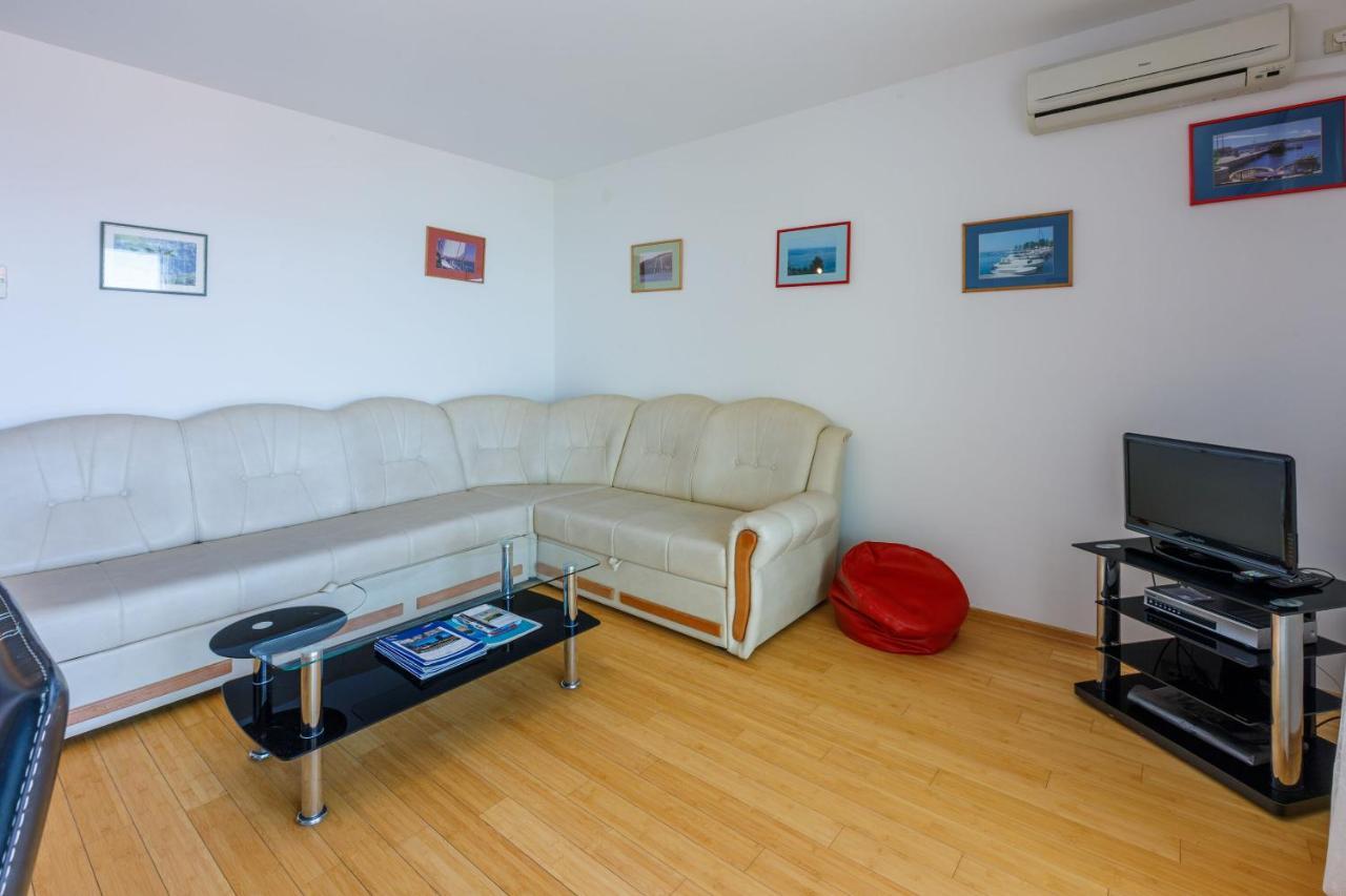 Apartments Robic Selce Exterior photo